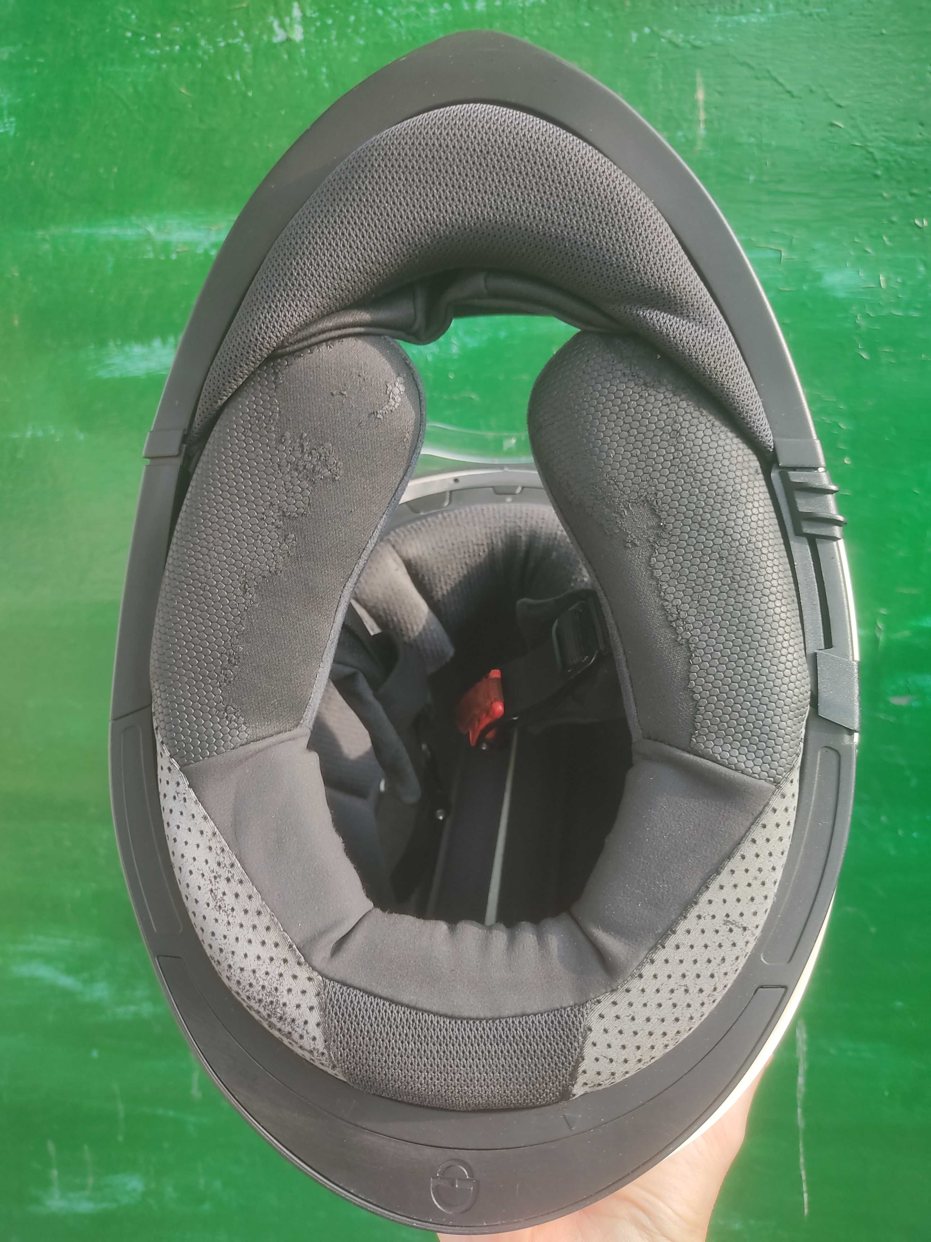 Schuberth S2, розмір XL 60-61 см, Schubert S1 pro, розмір L 58-59 см.