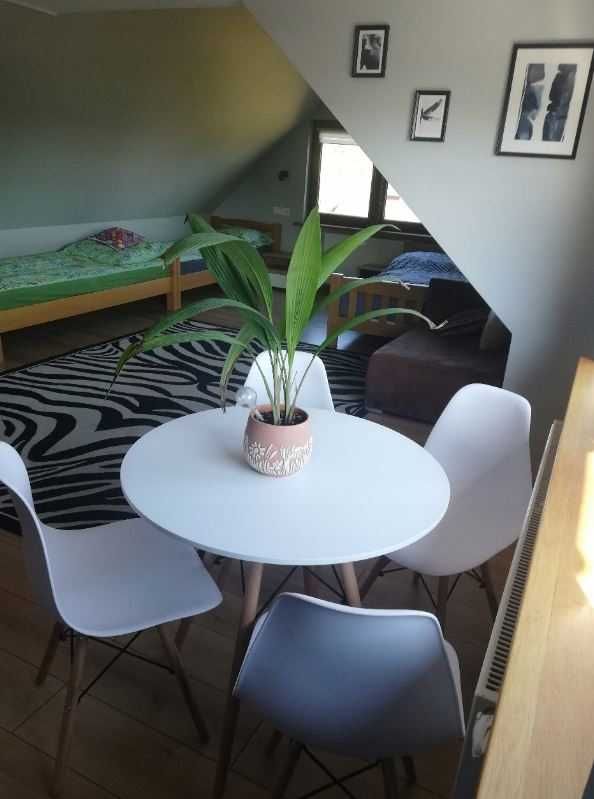 Zestaw Skandynawski 4 szt Krzesła Białe ENZO STÓŁ OKRĄGŁY 80 cm BIAŁY