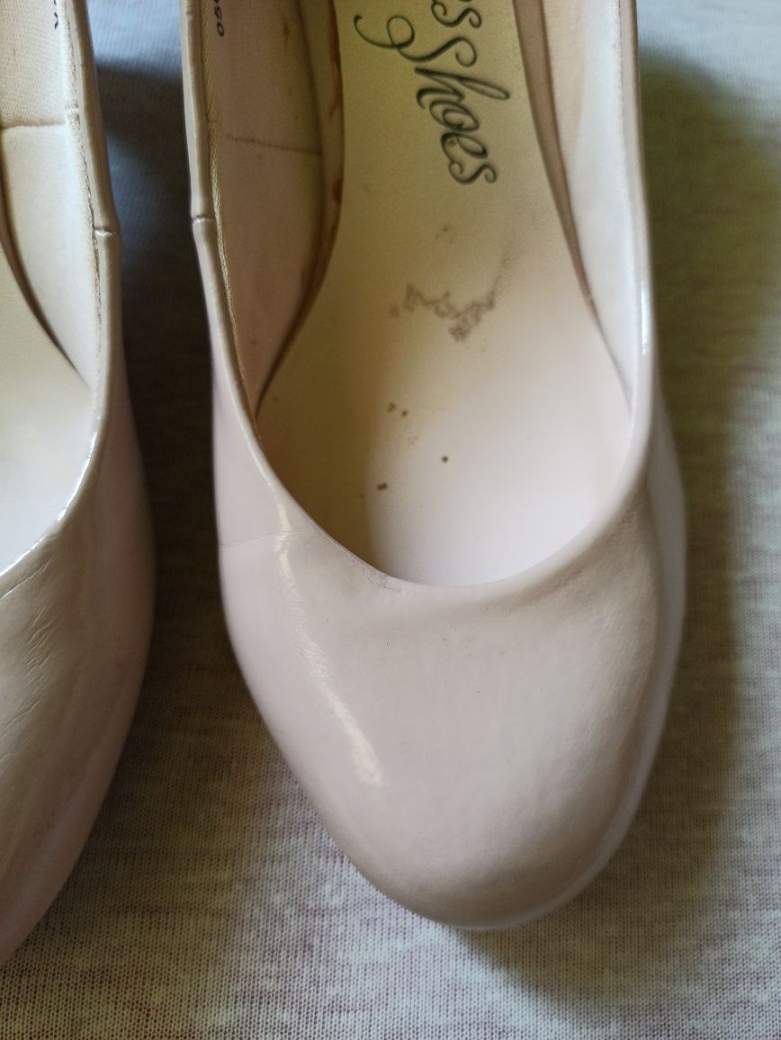 Buty szpilki beżowe