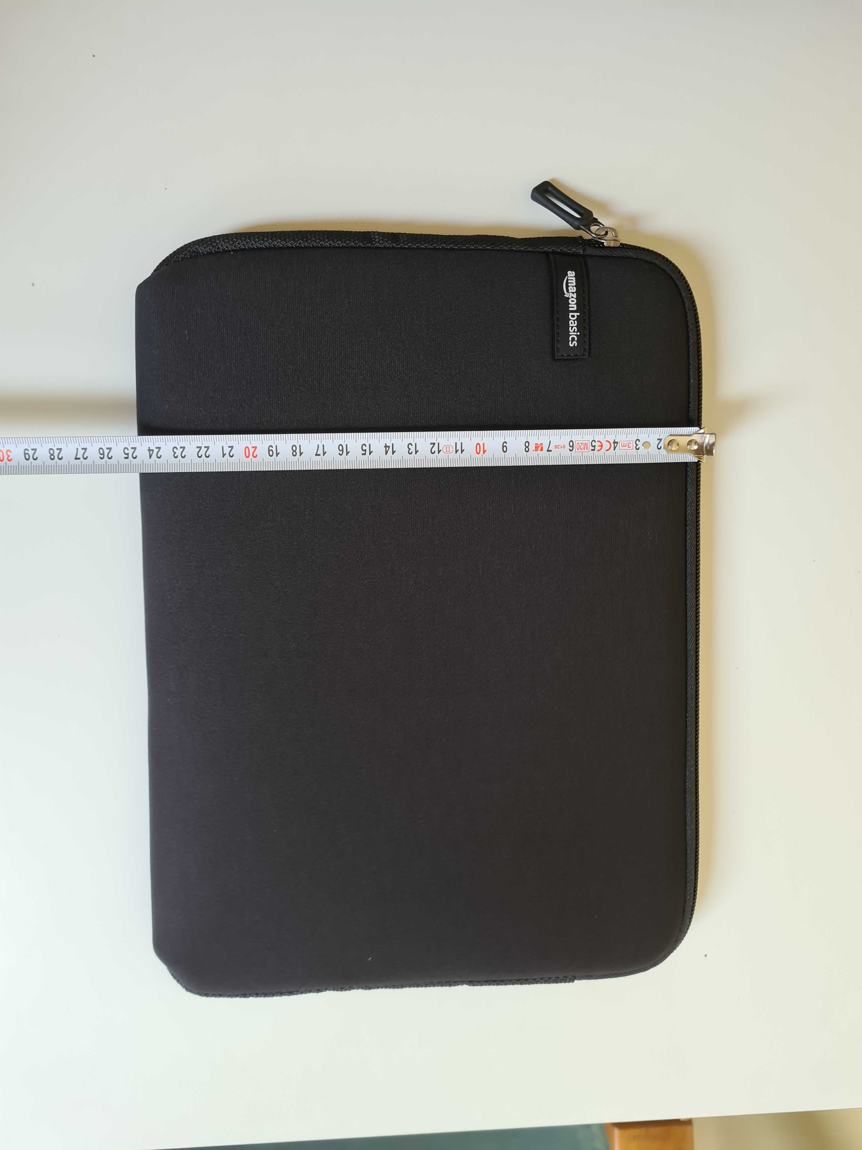 Etui do laptopa Amazon Basics czarne, niebieskie 13-14 cali
