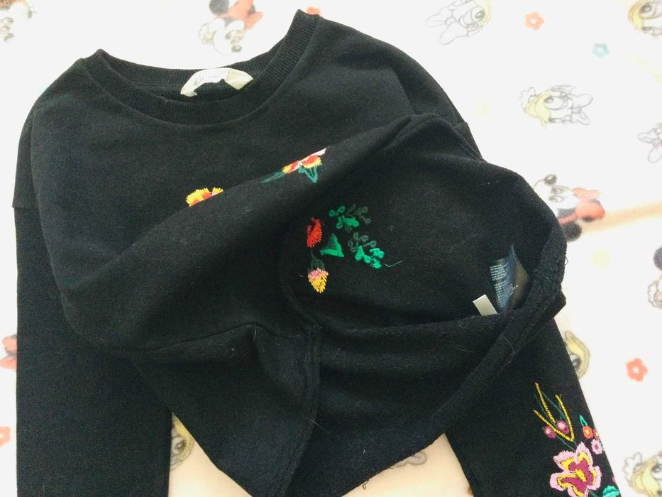 10-12 рок H&M укорочений світшот, колір чорний. вишивка гладдю