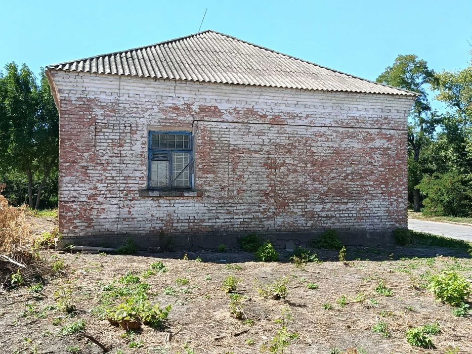 Одноповерхова будівля S= 152,2 м2. Градизьк, вул Героїв Дніпра 13