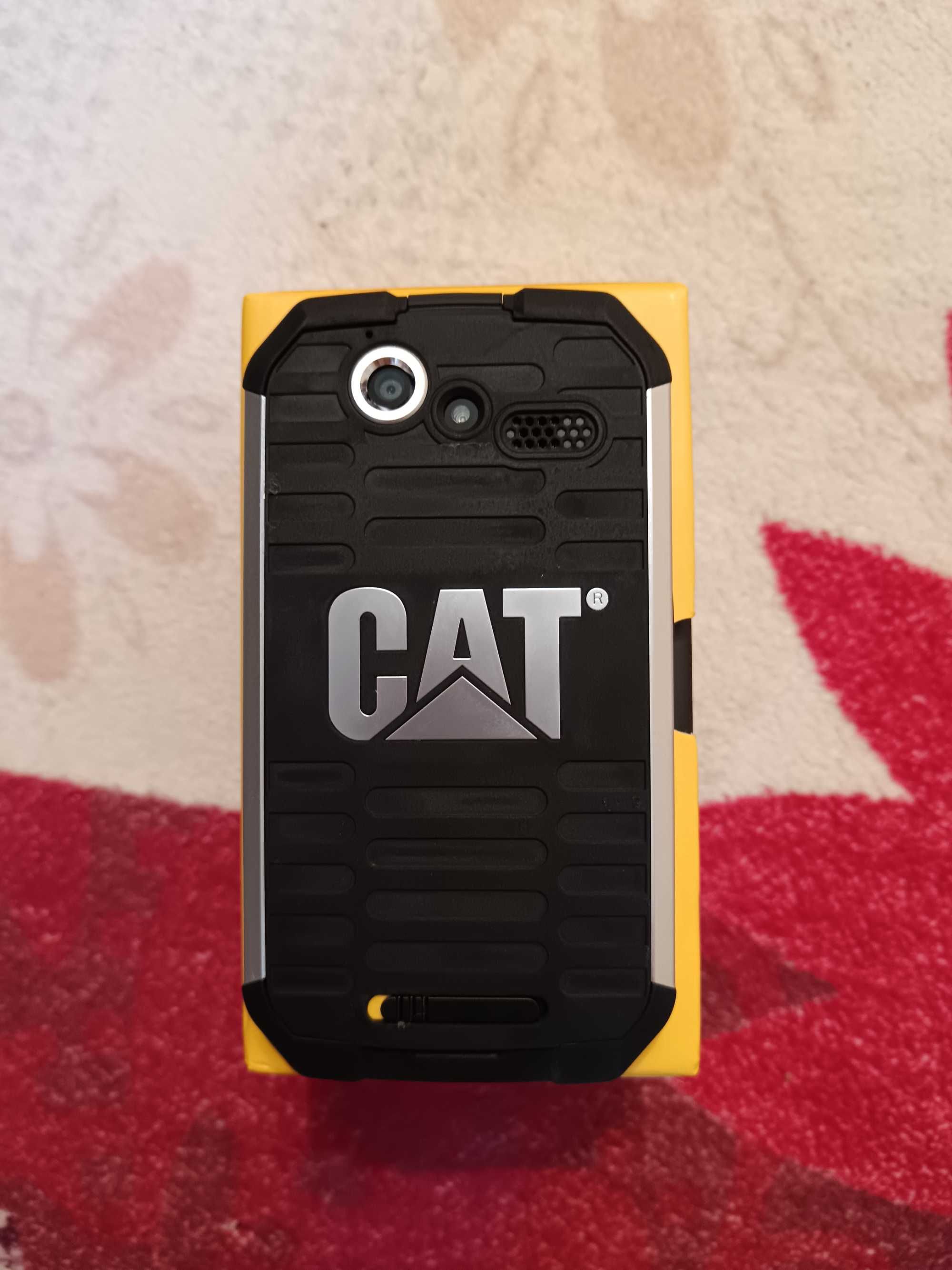 Продам телефон  CAT B15Q