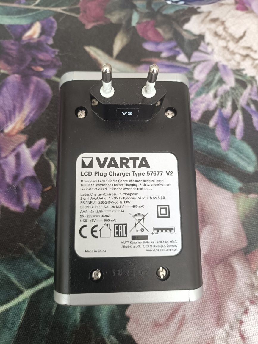 Ładowarka Varta LCD Plus 57677 v2