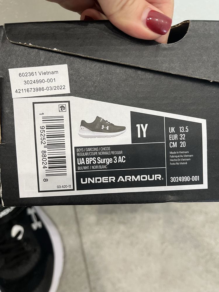 Кросівки under armour у розмірі 32 (устілка 21,2 см)