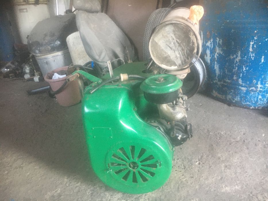 Продаю бензиновий двохціліндровий зід  в робочому стані