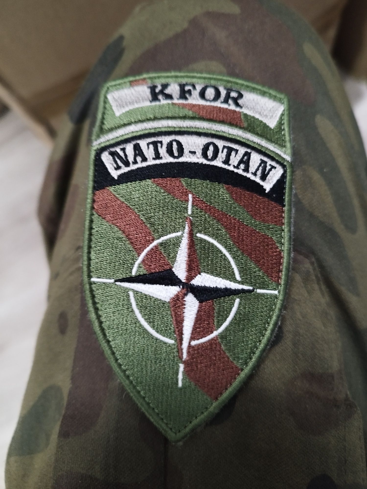 Naszywka wojsk NATO. Oryginał.