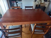 Mesa extensível de sala de jantar em cerejeira