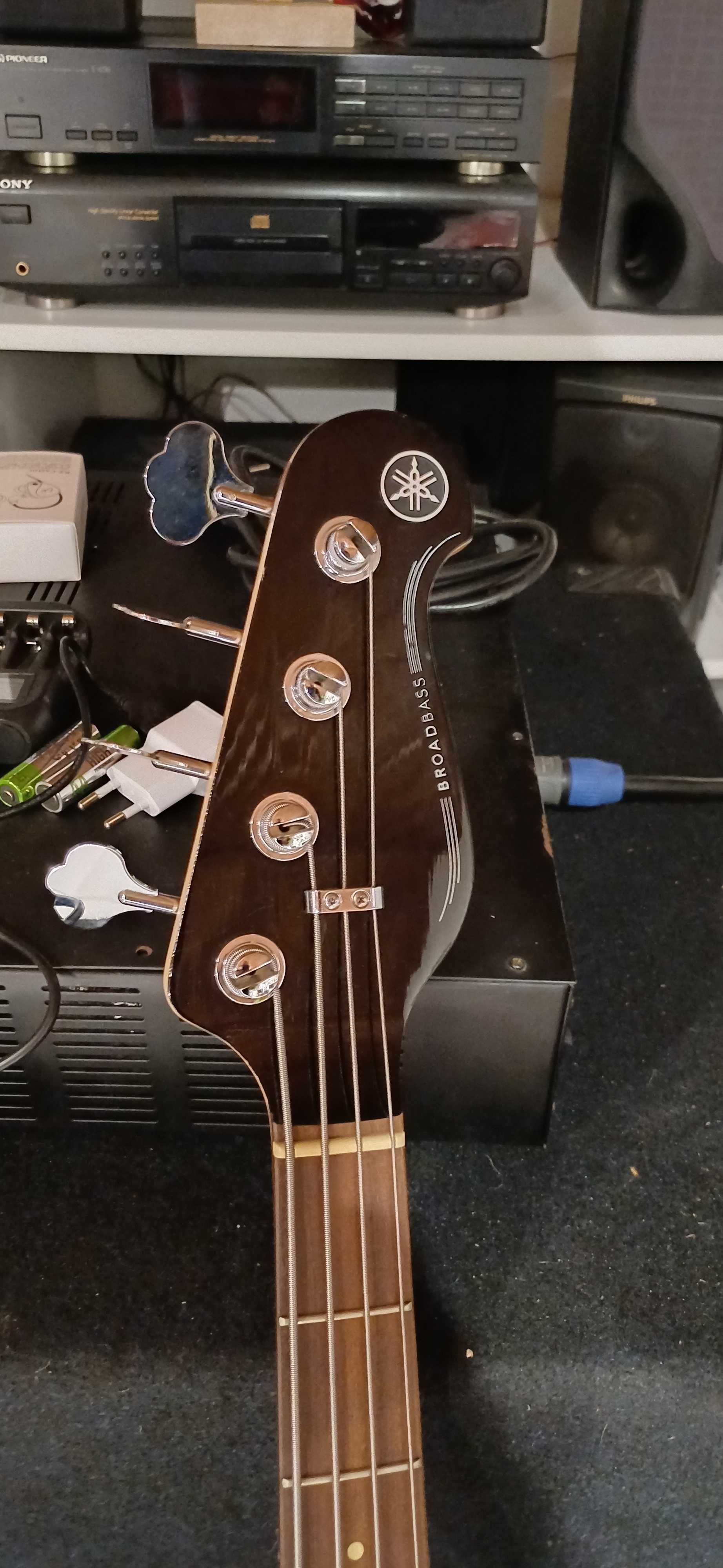 Baixo yamaha bb434