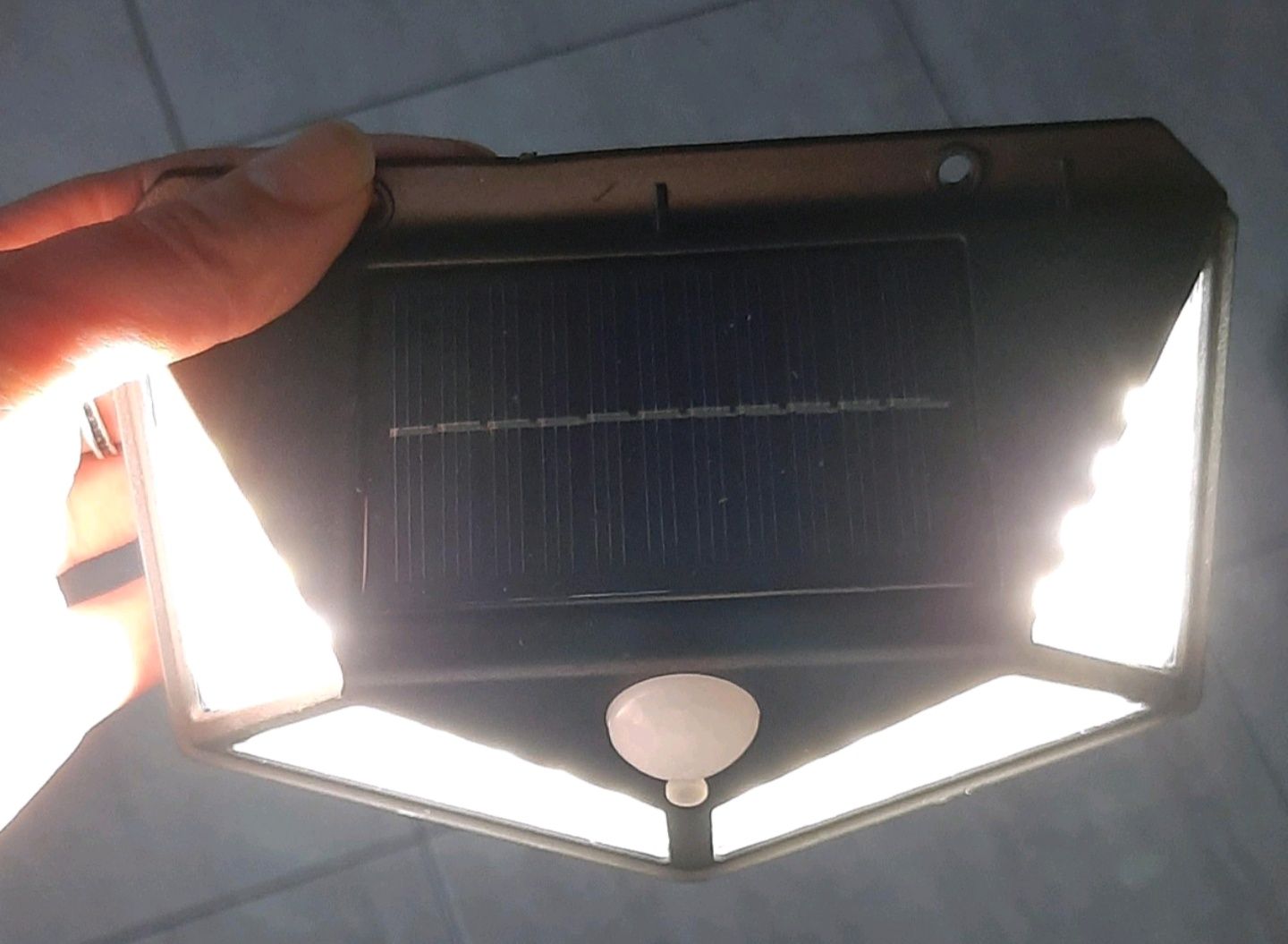 Вуличний ліхтар на сонячній панелі/ліхтар з датчиком руху