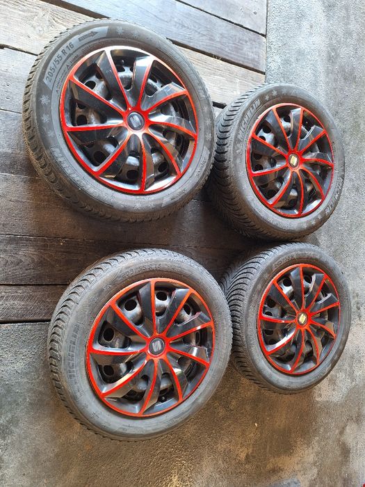 Felgi R16 wraz z oponami 205/55/R16 + kołpaki