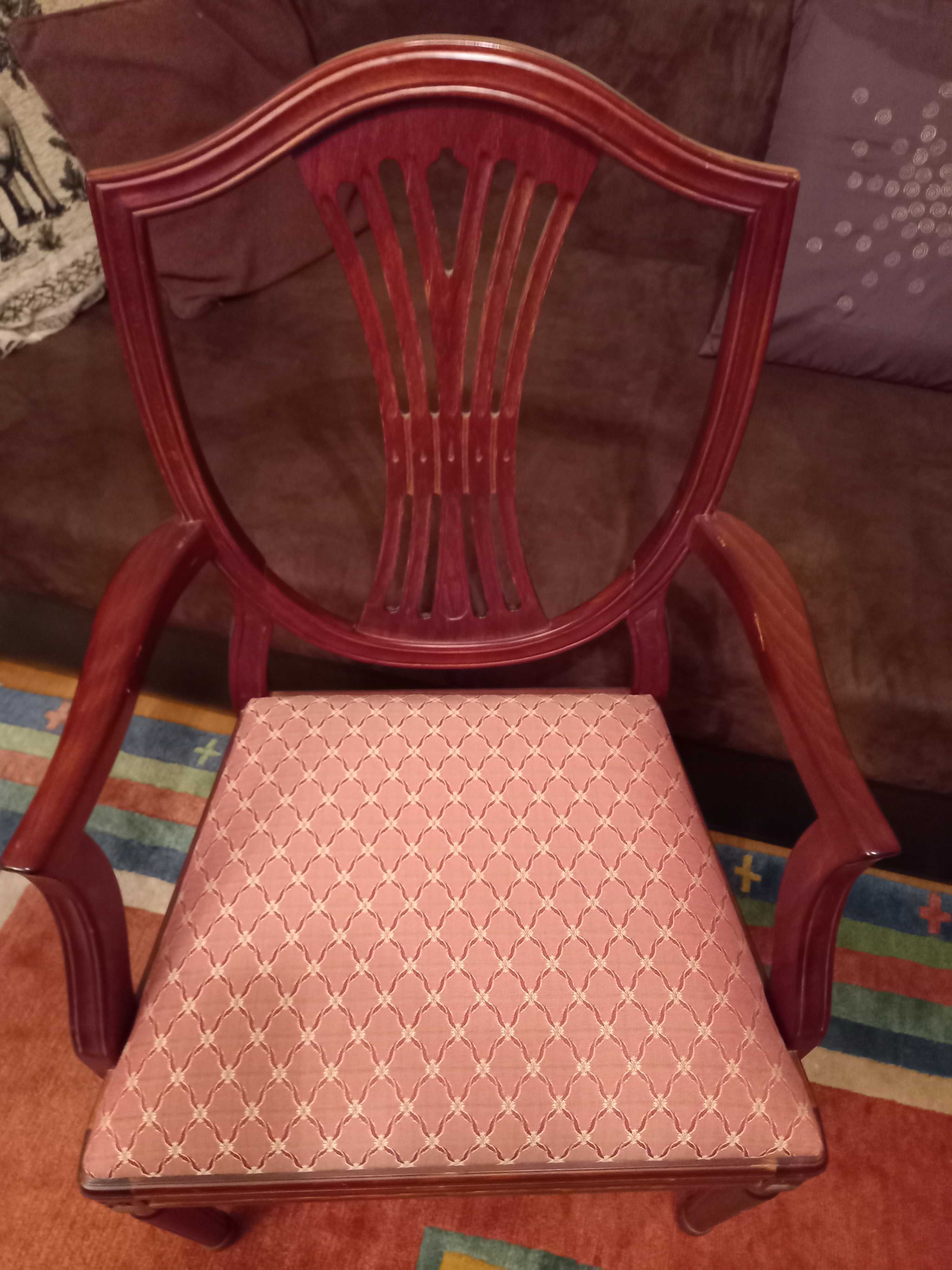 Krzesło,  drewniane tapicerowane w bardzo dobrym stanie