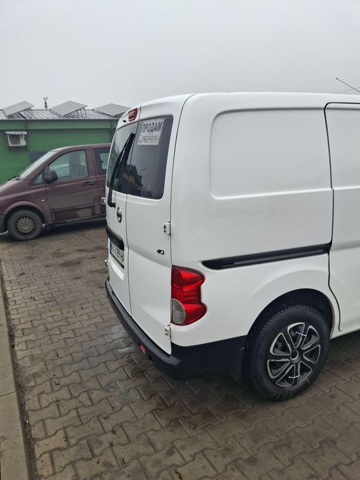Продам Nissan nv 200