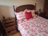 Quarto em castanho ,