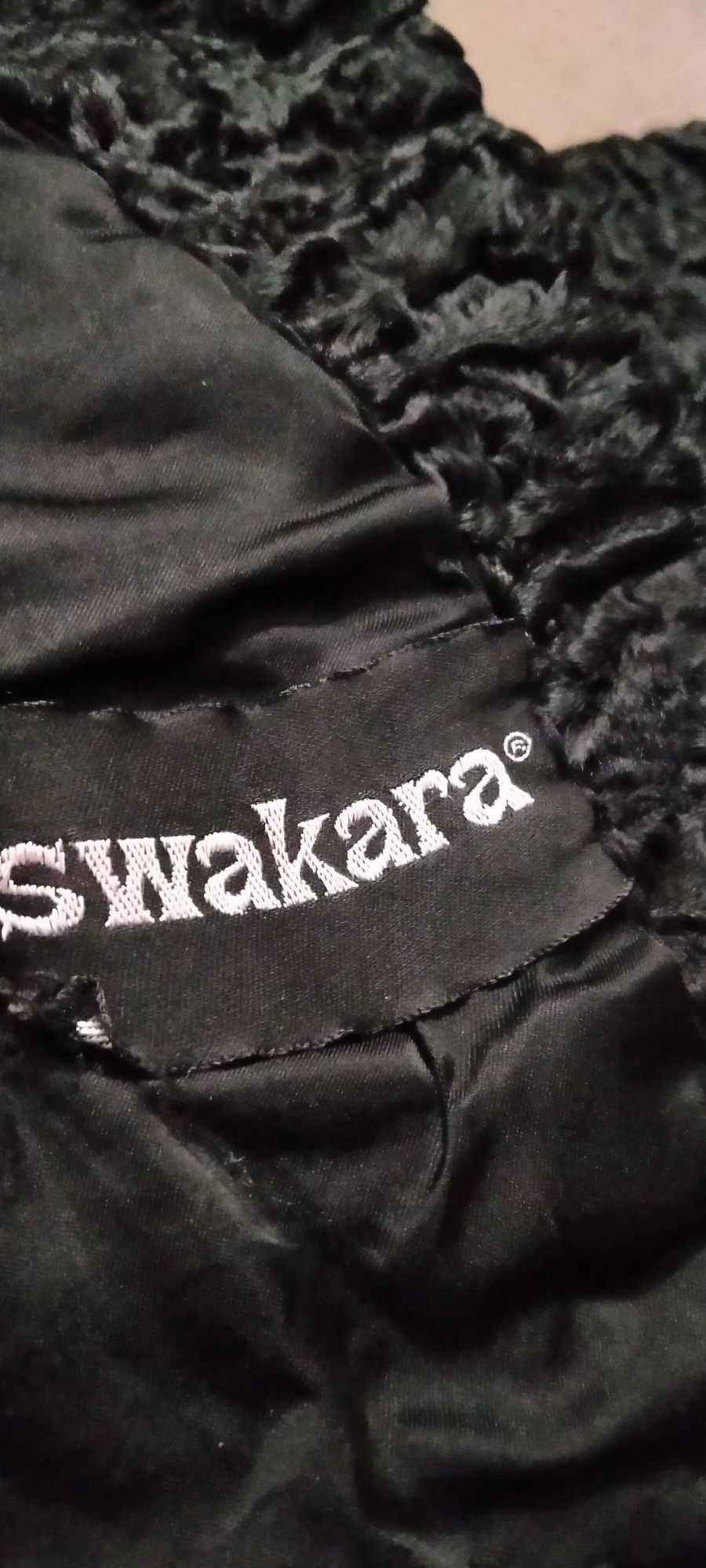 Czarne futro z karakułów r. s Swakara