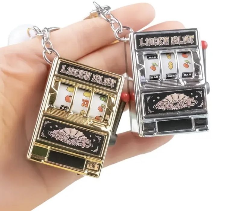 Брелок казино іграшка