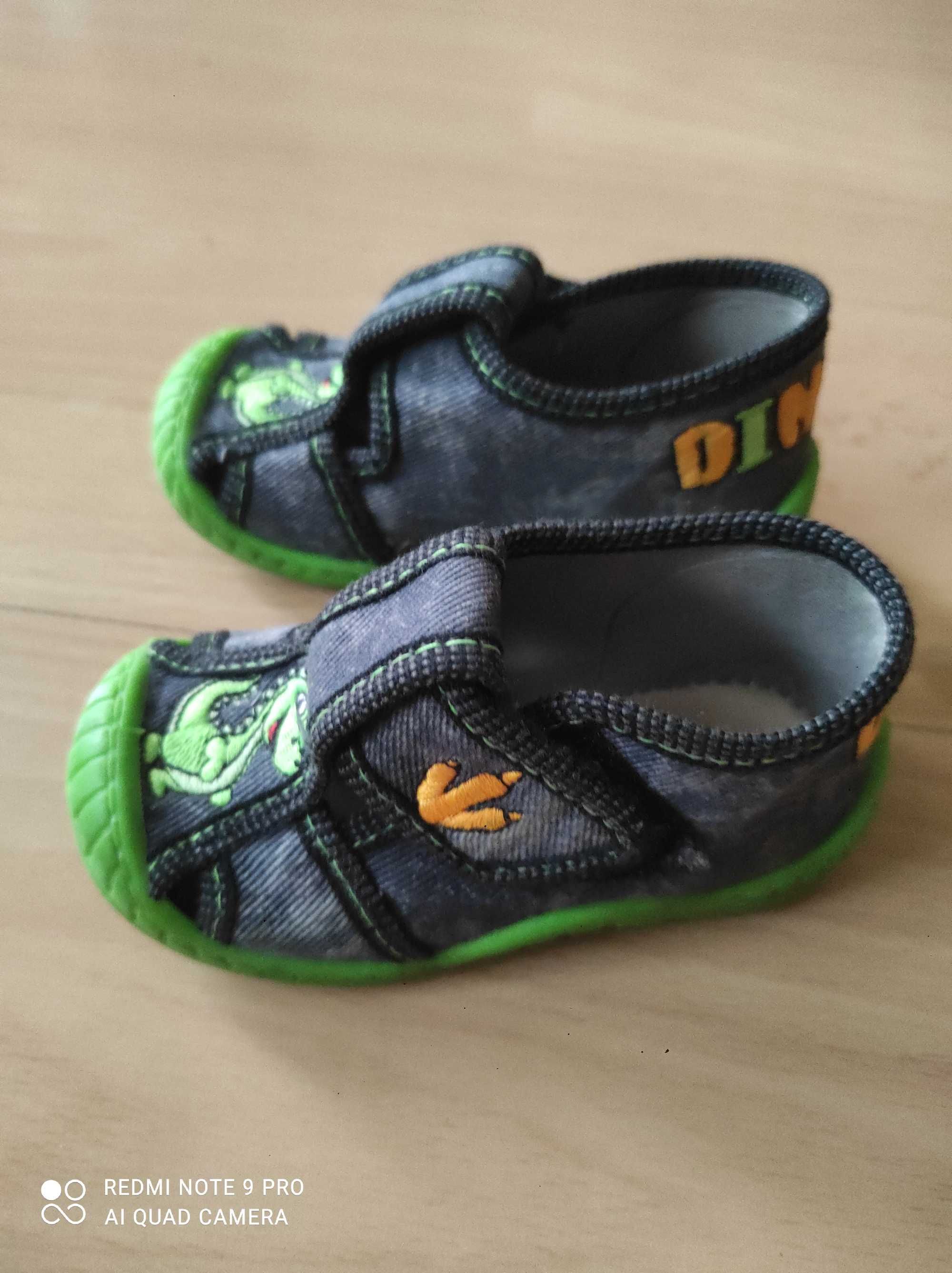 Papcie rozmiar 21 - DINO
