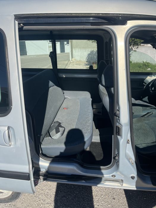 5 lugares + carga impecavel