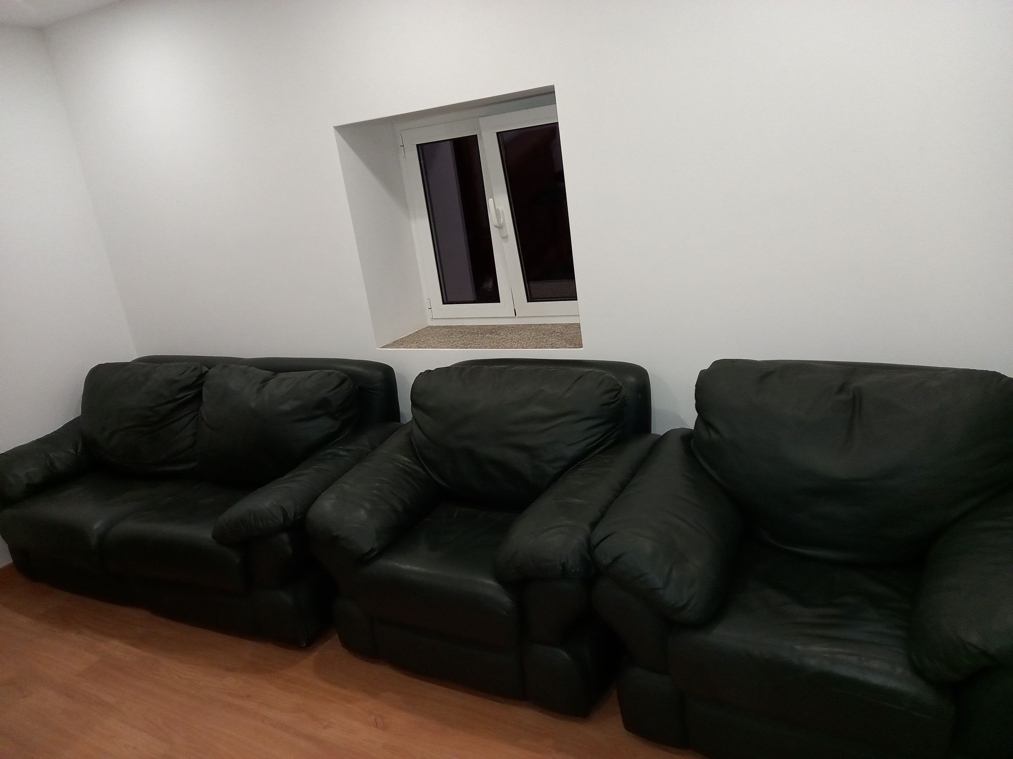 Sofas em pele como novos