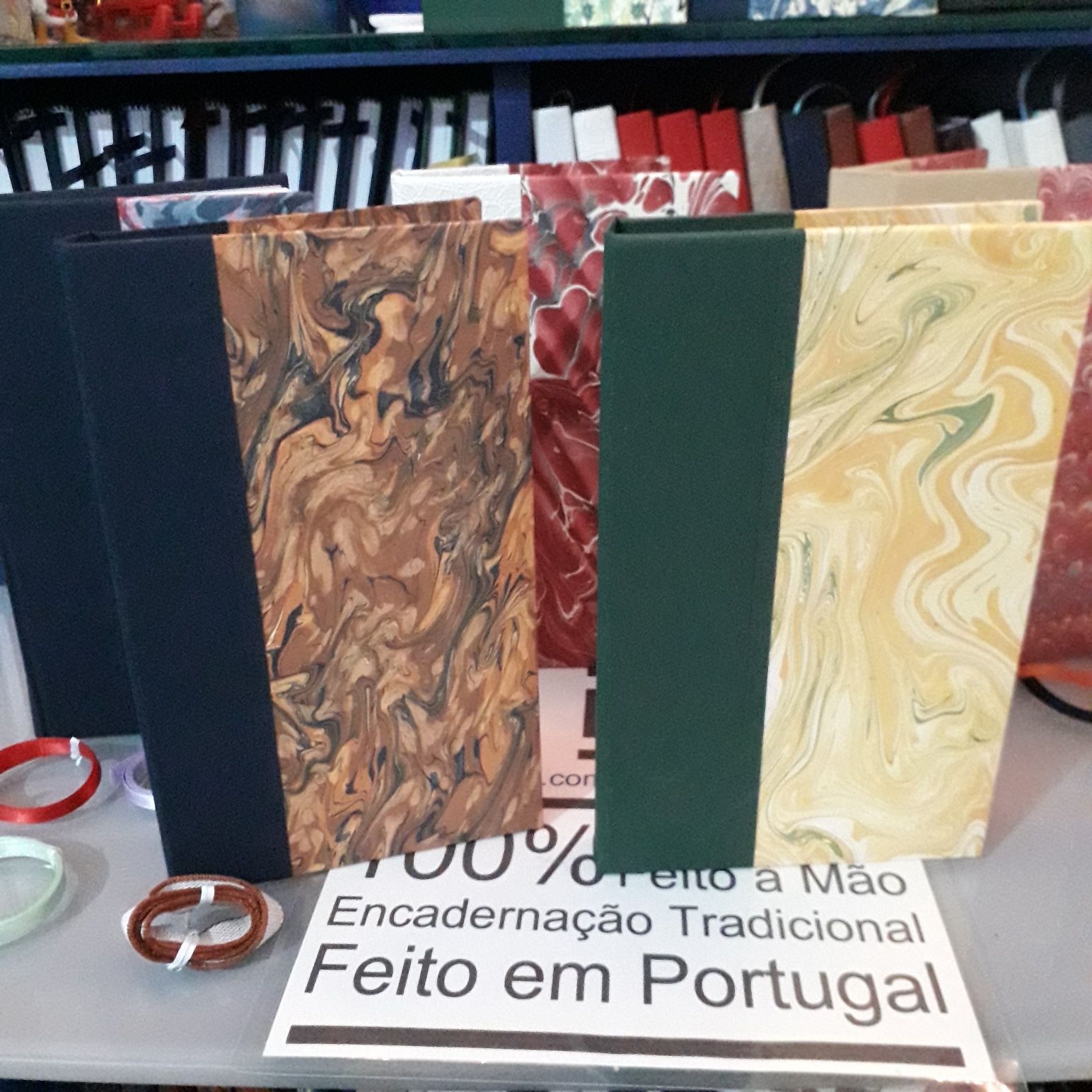 Livro de Apontamentos à antiga com papéis marmoreados/fantasia 13x21cm