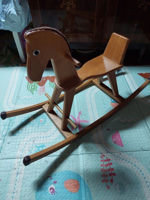 Коник  деревяний , гойдалка