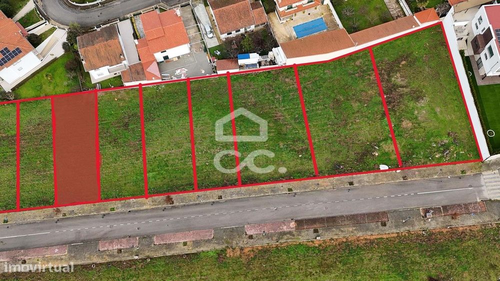 Lote de terreno destinado à construção de moradia, situado em uma loca
