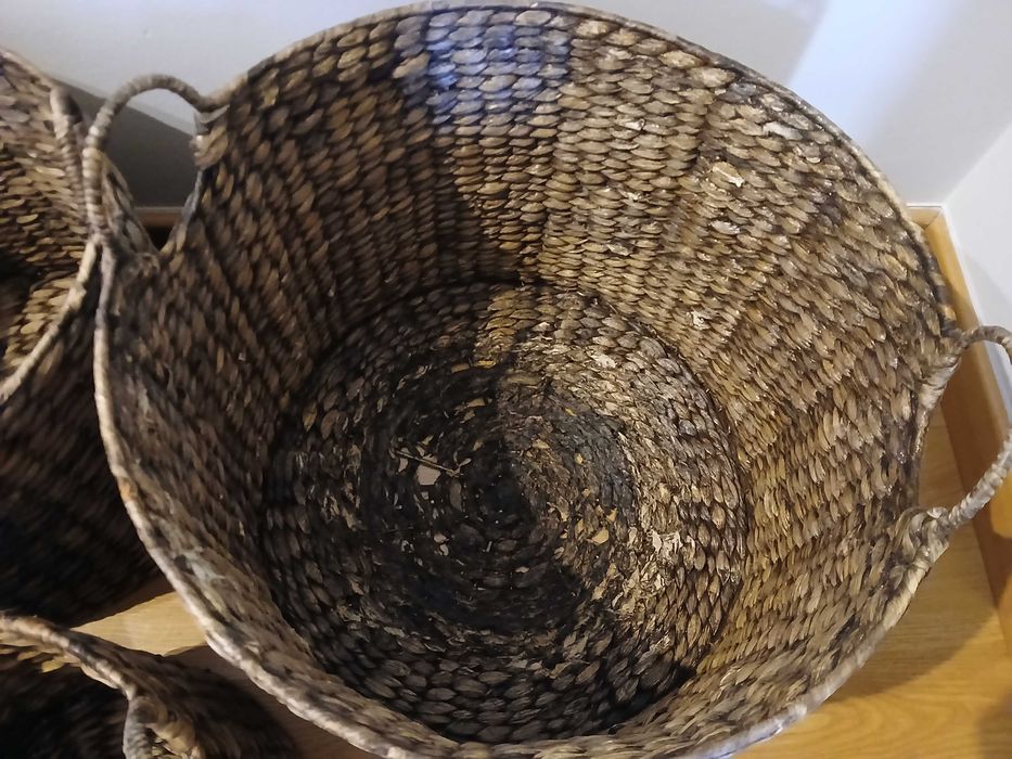 Cestos de palhinha escura