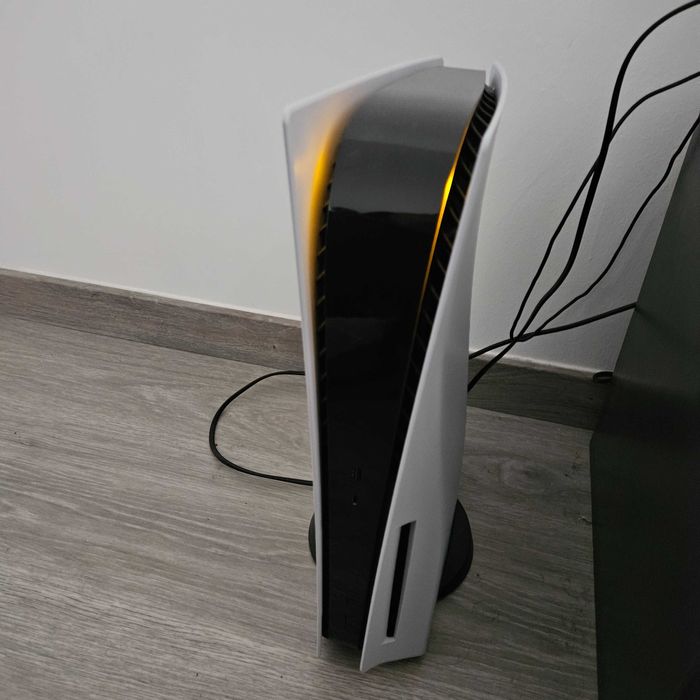 Playstation 5 (versão CD)+2 comandos+base de carregamento+5 jogos