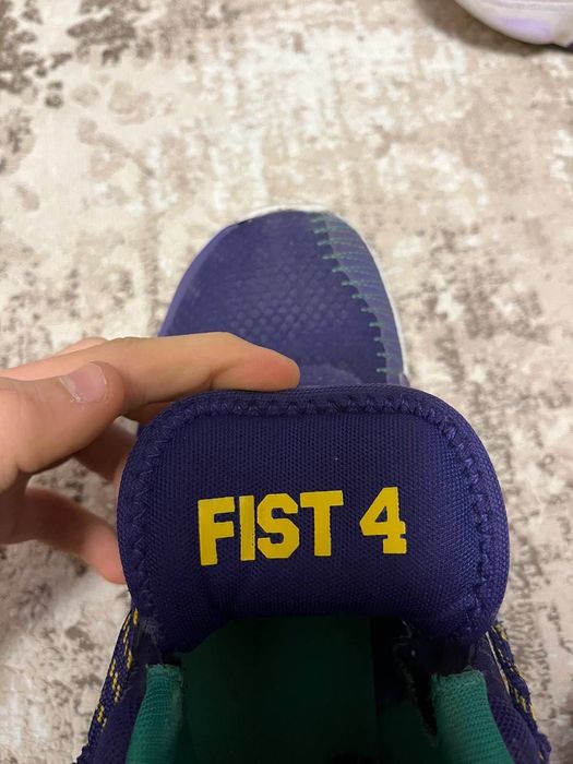 Баскетбольні кросівки adidas issue 2