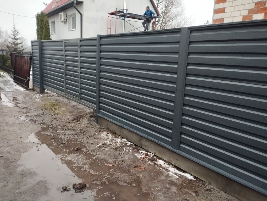 Установка заборов из профнастила  Бетонных заборов. Откатные ворота