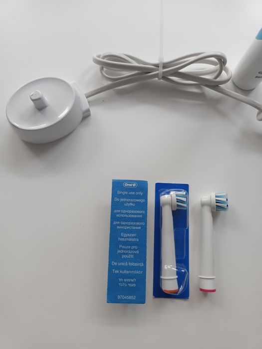 Szczoteczka Oral-B Braun + 3 szt nowych końcówek