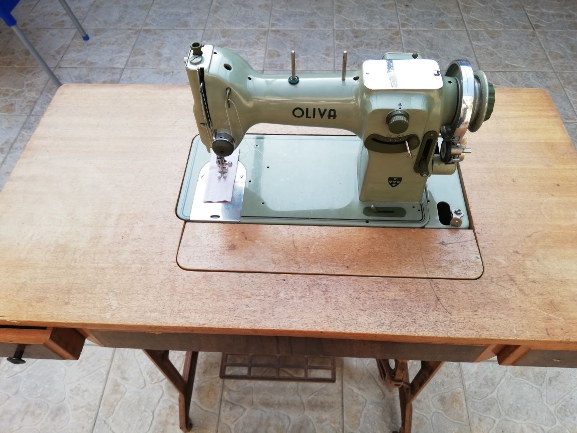 Máquina de costura oliva CL 50