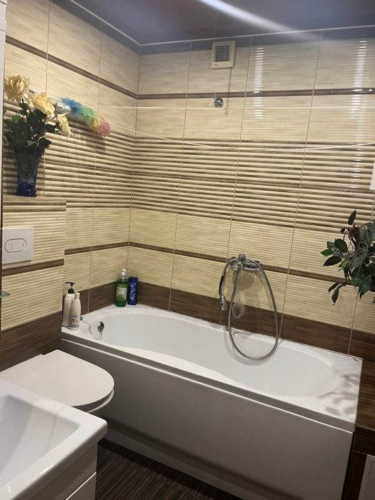 Сдам погод/ на добу  свою квартиру в Лозовій  ( звонить на вайбер )