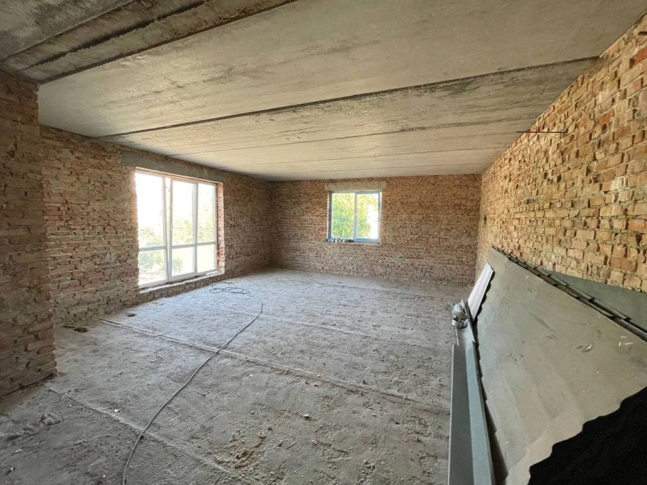 Продаж великого будинку у передмісті Тернополя