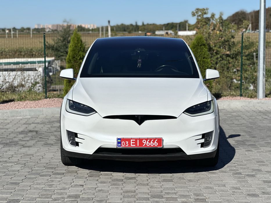 Tesla Model X 90D Європа