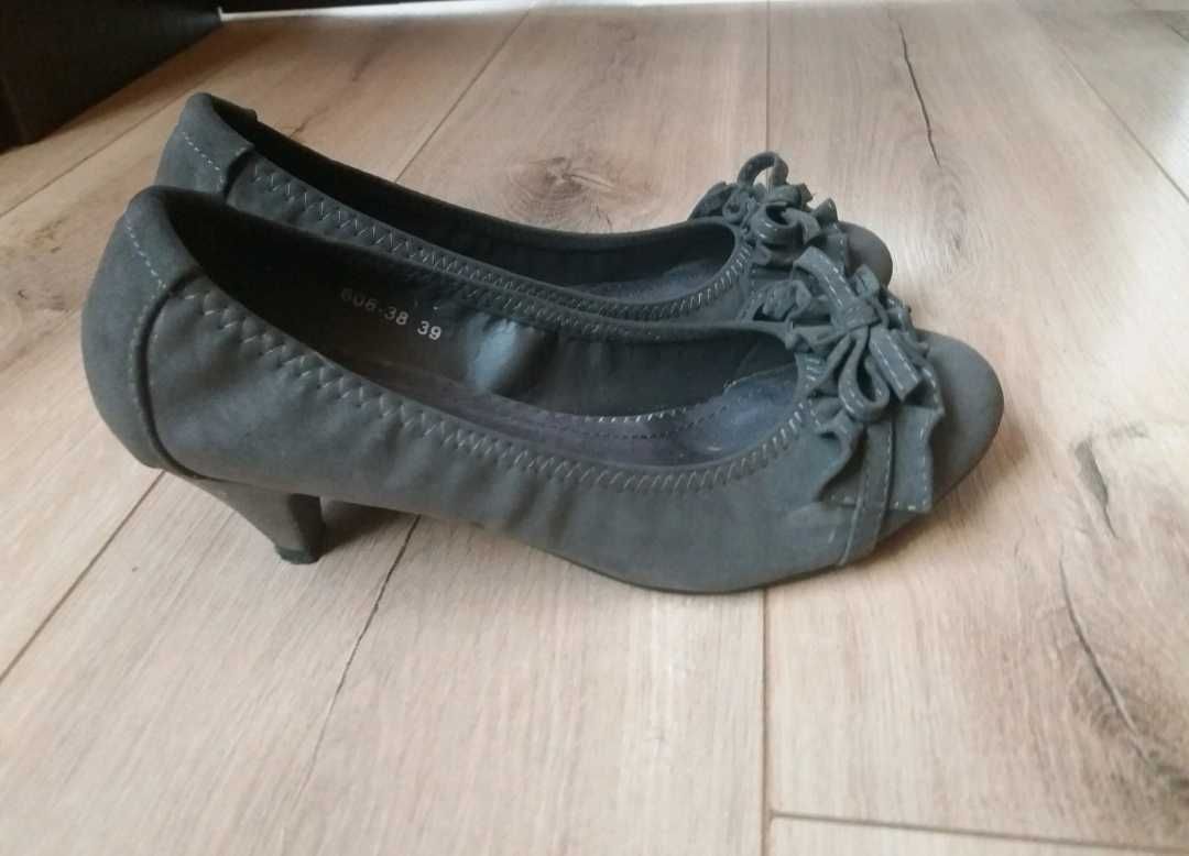 Buty na niskimi obcasie