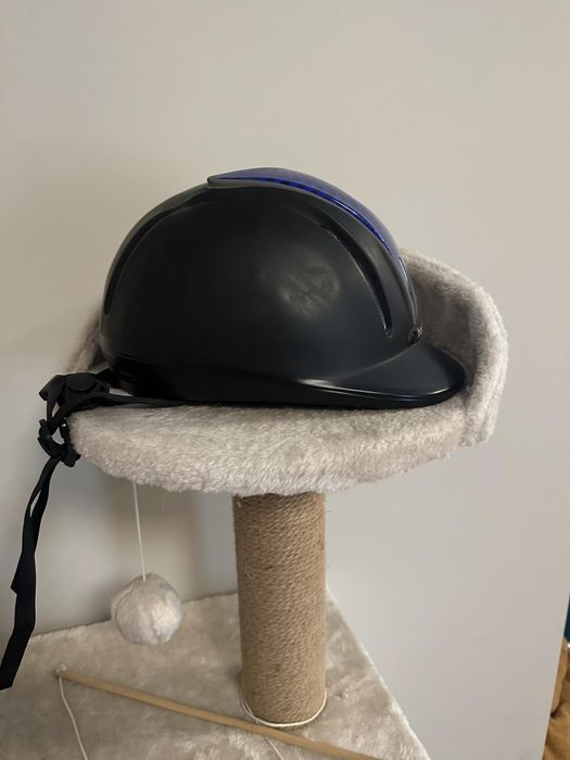 Kask jeździecki.