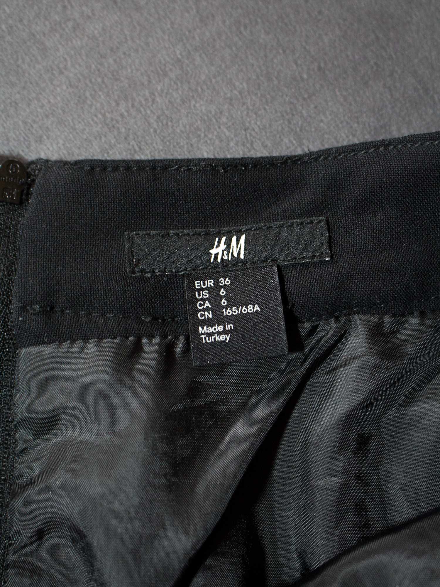 Czarna spódnica z kieszeniami plisy H&M S 36