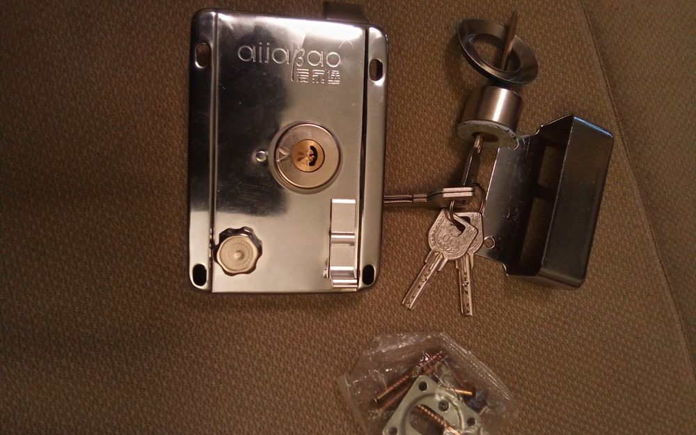 Накладной замок на дверь