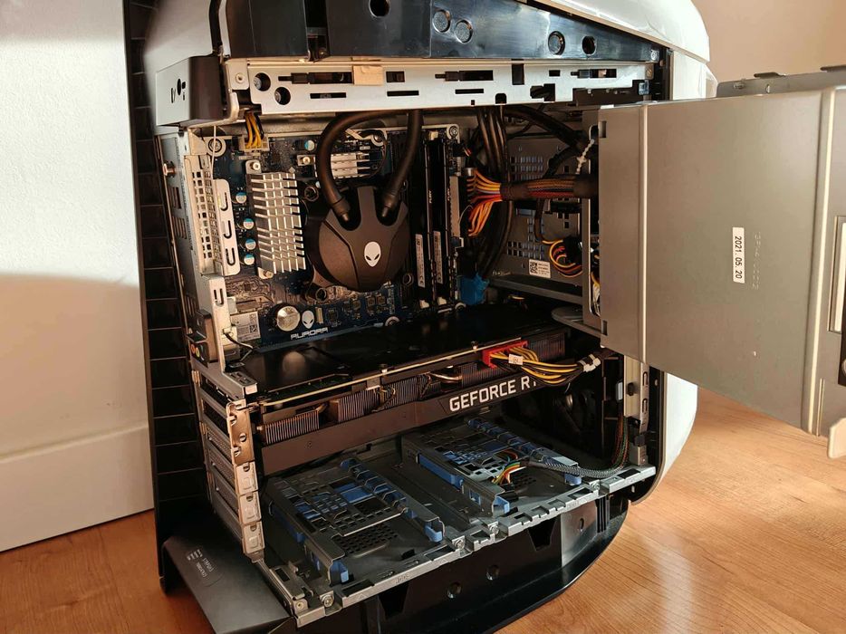 Dell Alienware Aurora R10 / RYZEN 7 5800/ RTX3080/ 1TB/ 16GB