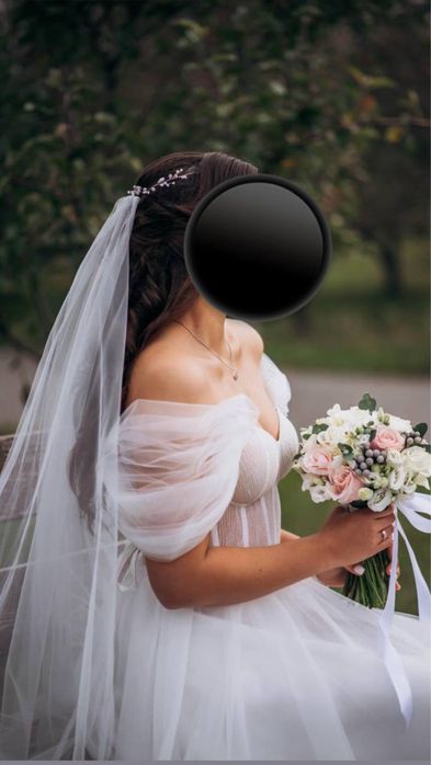 Продам весільну сукню