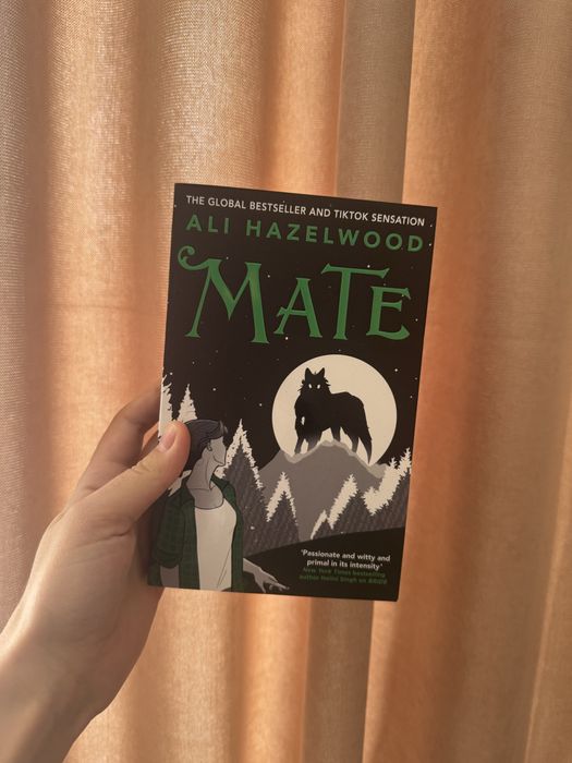 Книга Mate Ali Hazelwood