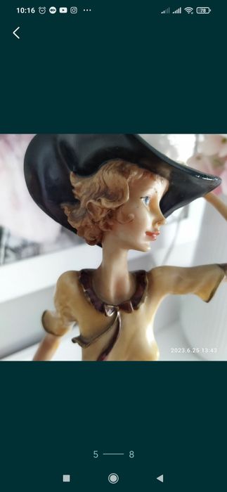 Estatueta senhora na bicicleta