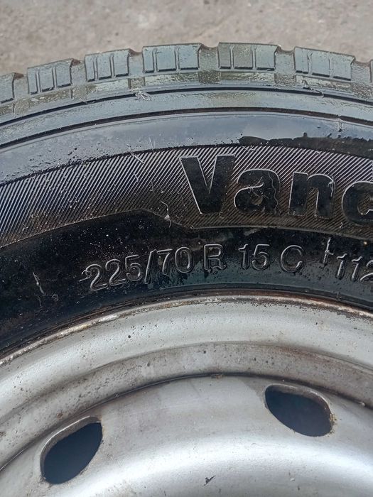 Pneu Continental 225/ 70 R15 com jante