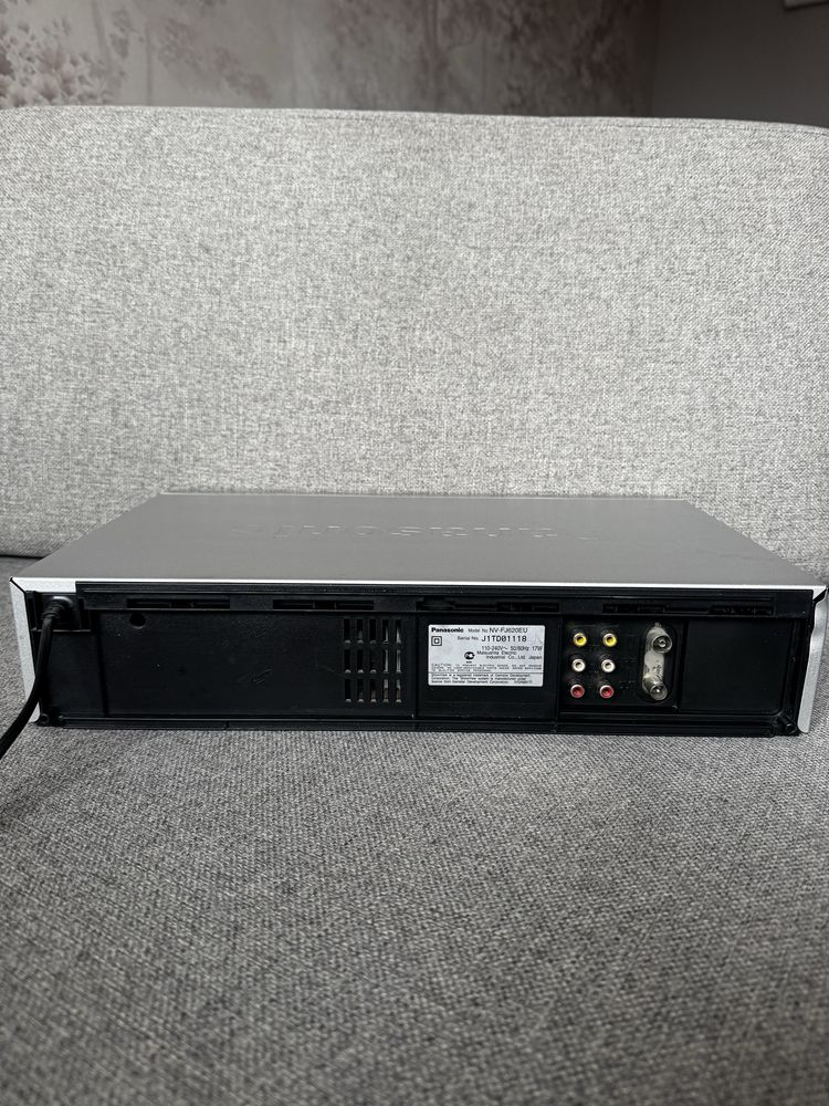 Відеомагнітофон Panasonic NV-FJ620