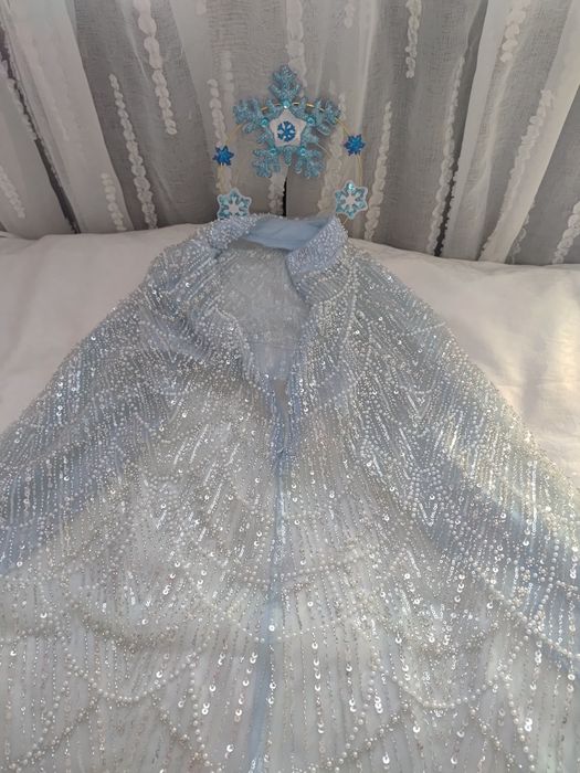 Piękny strój przebranie Pani Zima Królowa Śniegu 3 części roz 40