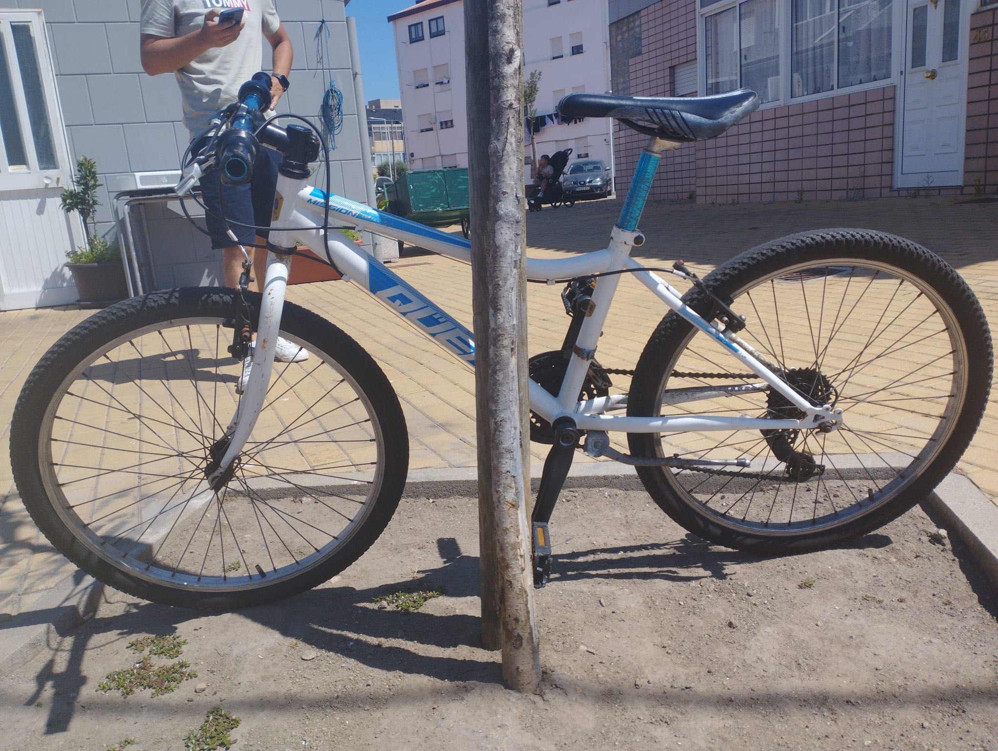 Bicicleta de adolescente em bom estado
