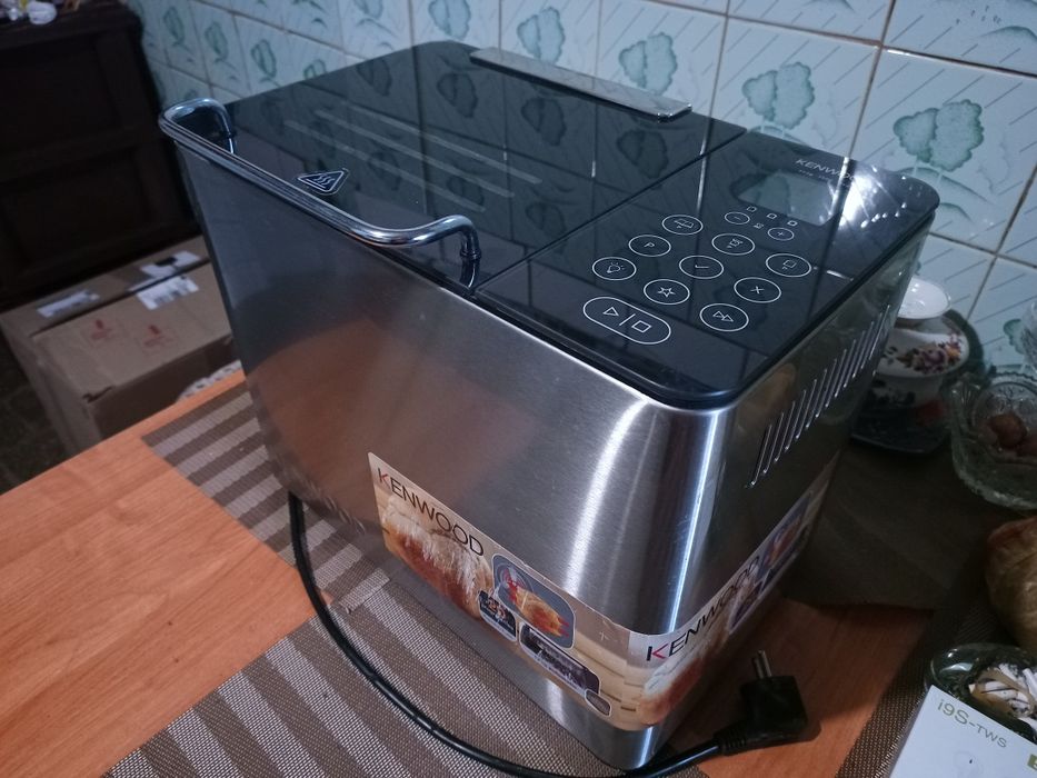 Продам Хлебопеч Kenwood bm 450 в идеальном состоянии