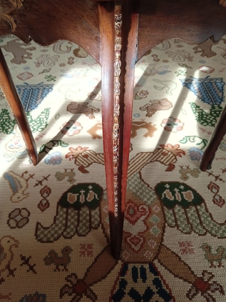 Mesa de apoio estilo Louis XV em mogno com ferragens de bonze