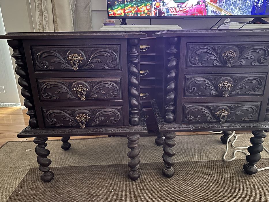 Mesa de cabeceira em bilros